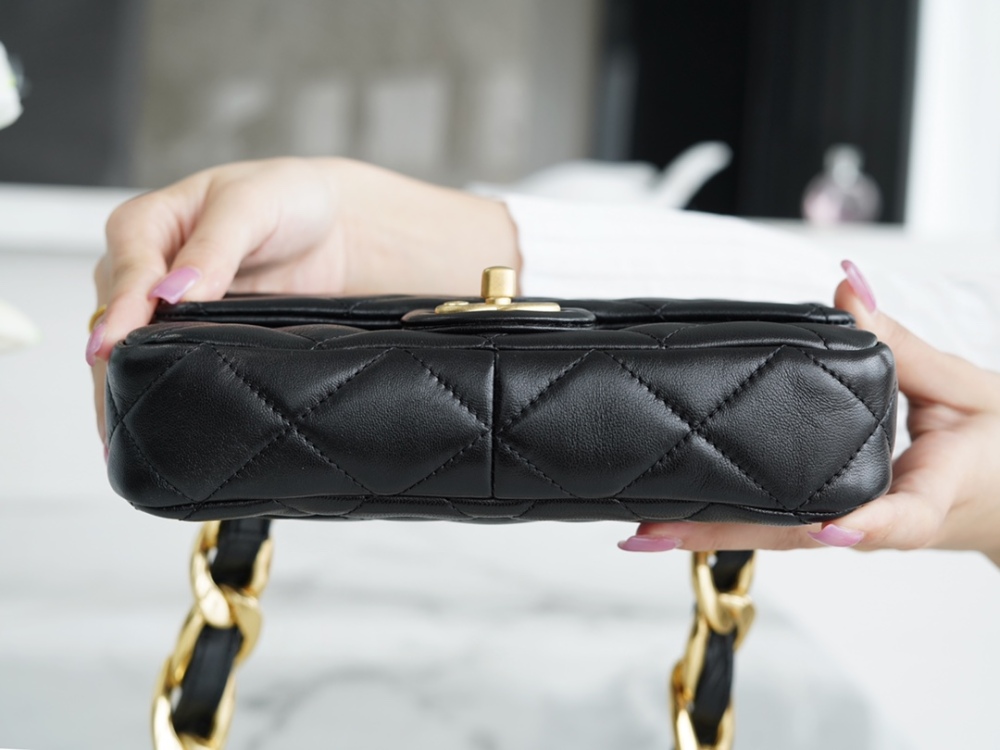 Chanel cf   22ss mirror boutique