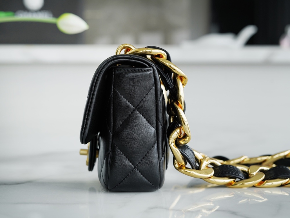 Chanel cf   22ss mirror boutique