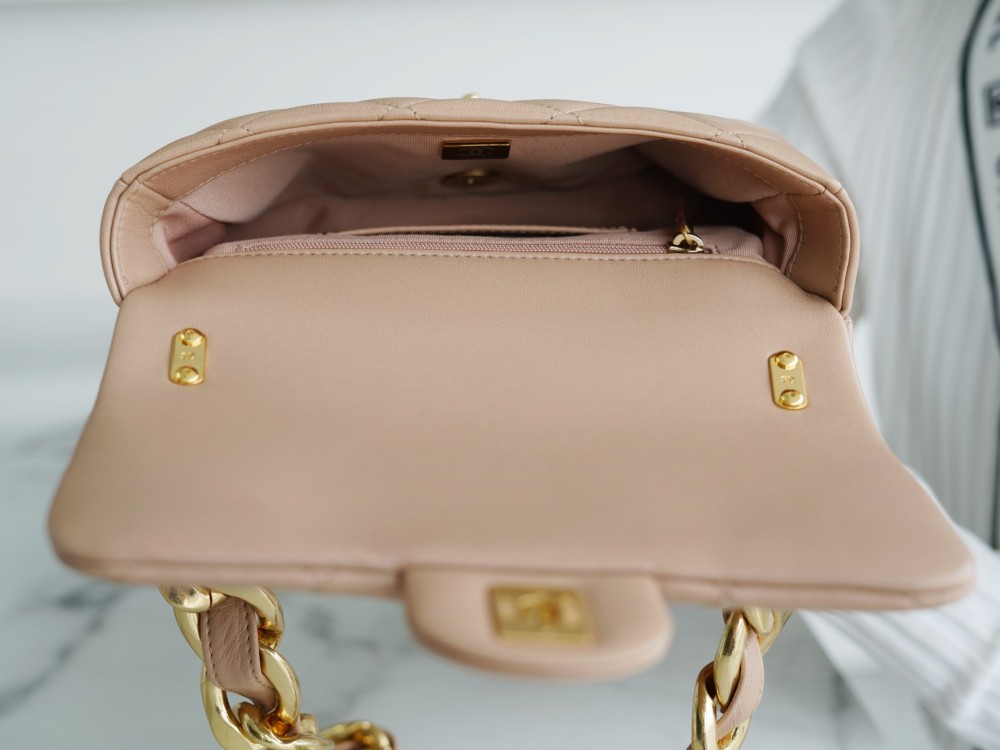Chanel cf   22ss mirror boutique