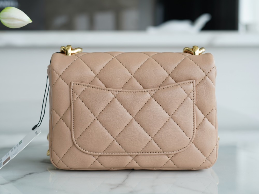 Chanel cf   22ss mirror boutique