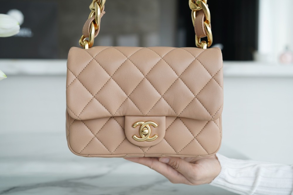 Chanel cf   22ss mirror boutique