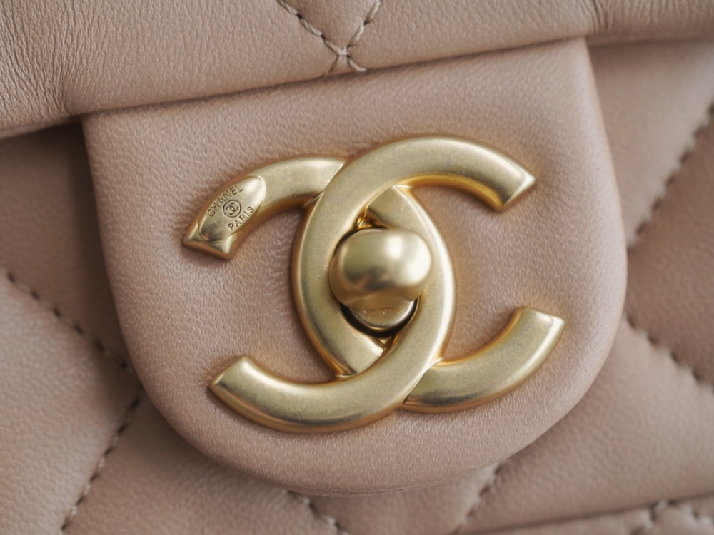 Chanel cf   22ss mirror boutique