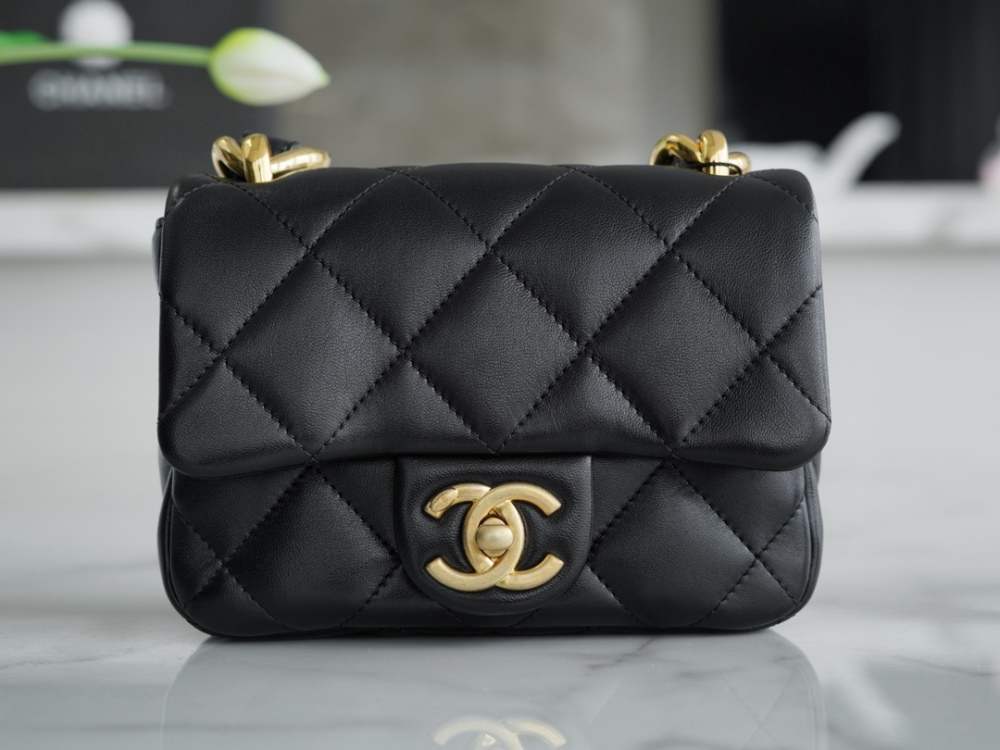 Chanel cf   22ss mirror boutique