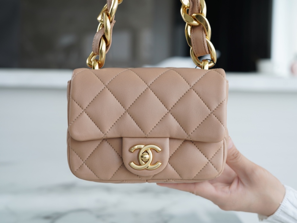 Chanel cf   22ss mirror boutique