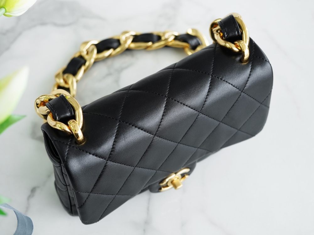 Chanel cf   22ss mirror boutique