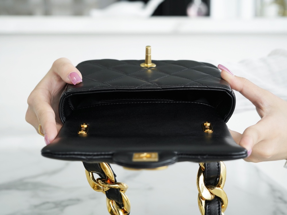 Chanel cf   22ss mirror boutique