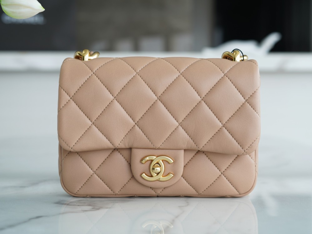 Chanel cf   22ss mirror boutique