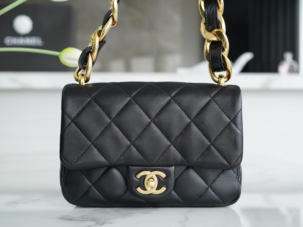 Chanel cf   22ss mirror boutique