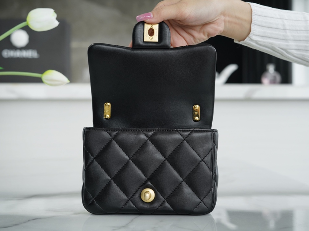 Chanel cf   22ss mirror boutique