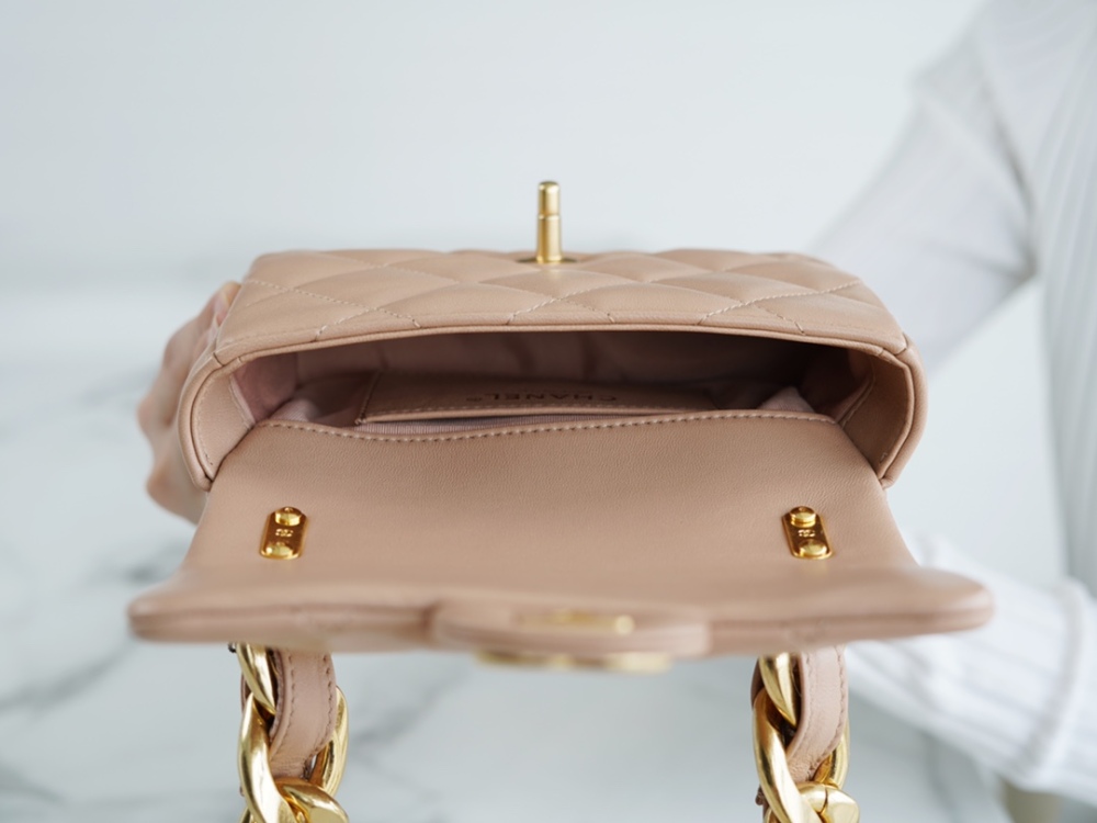 Chanel cf   22ss mirror boutique