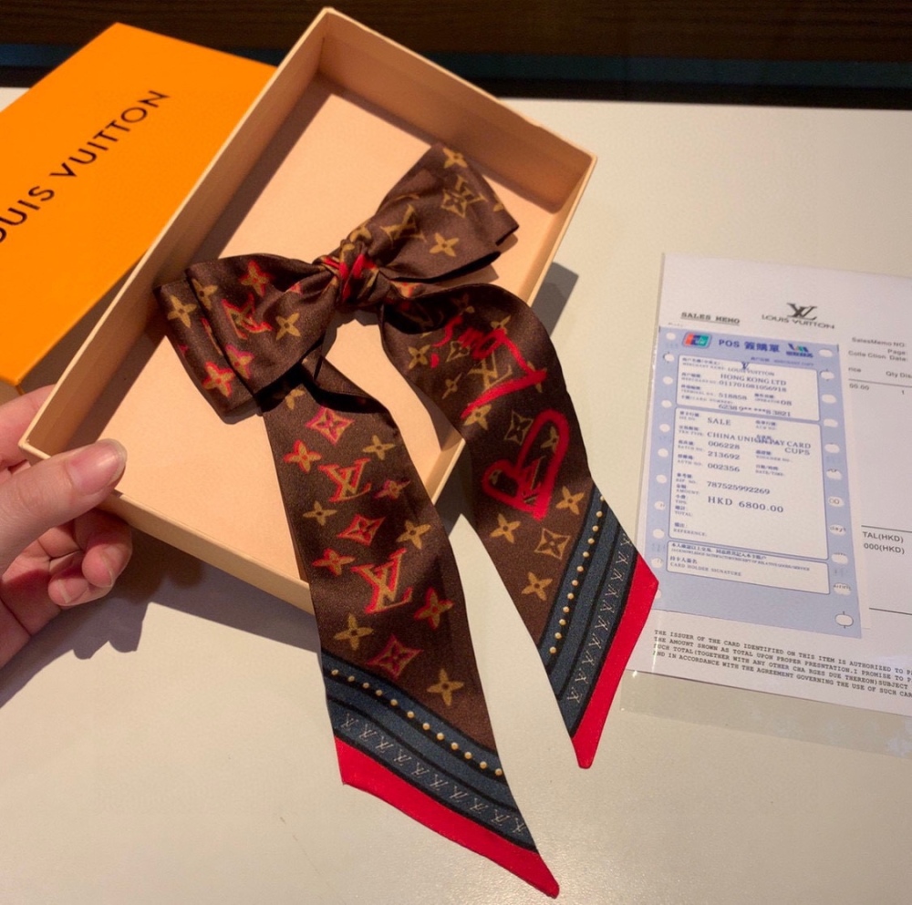 Louis Vuitton scarf