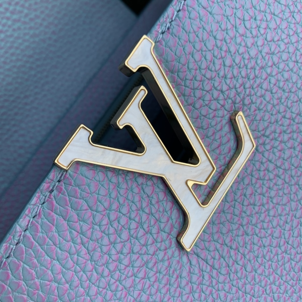 Louis Vuitton capucines Mirror boutique
