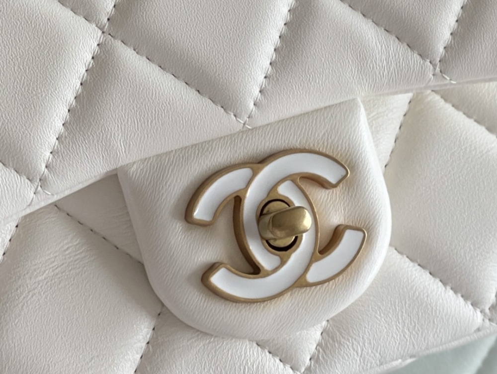 Chanel 22p  mini CF Mirror Boutique