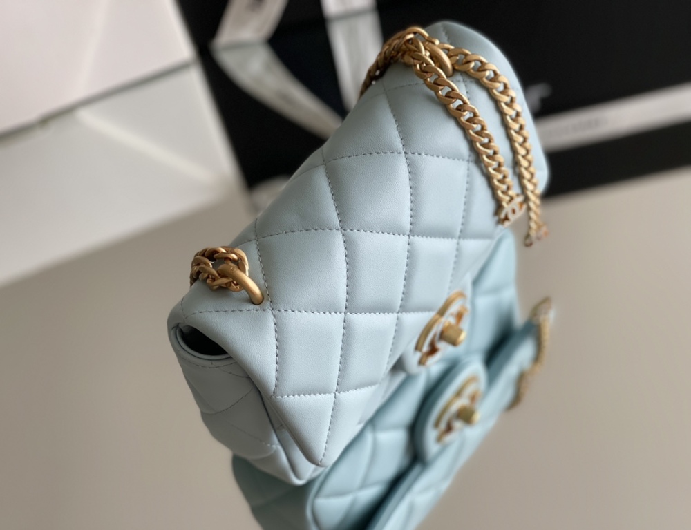 Chanel 22p  mini CF Mirror Boutique
