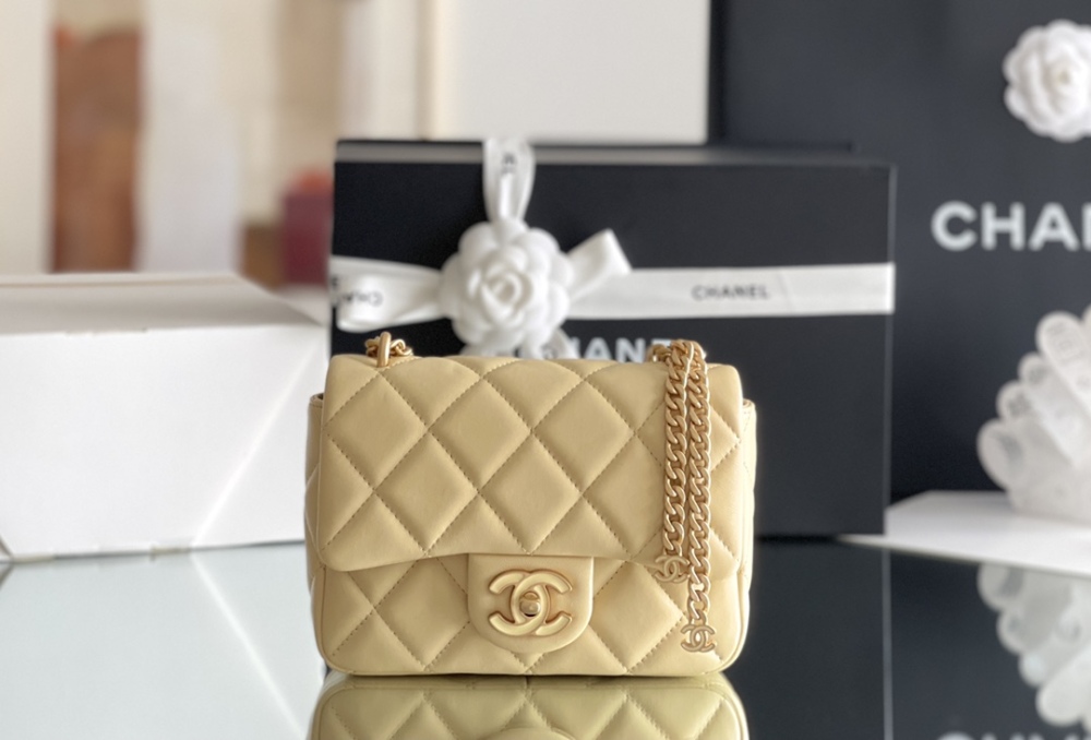 Chanel 22p  mini CF Mirror Boutique