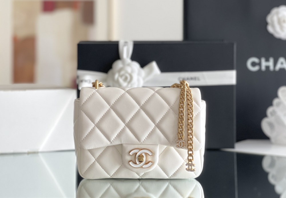 Chanel 22p  mini CF Mirror Boutique