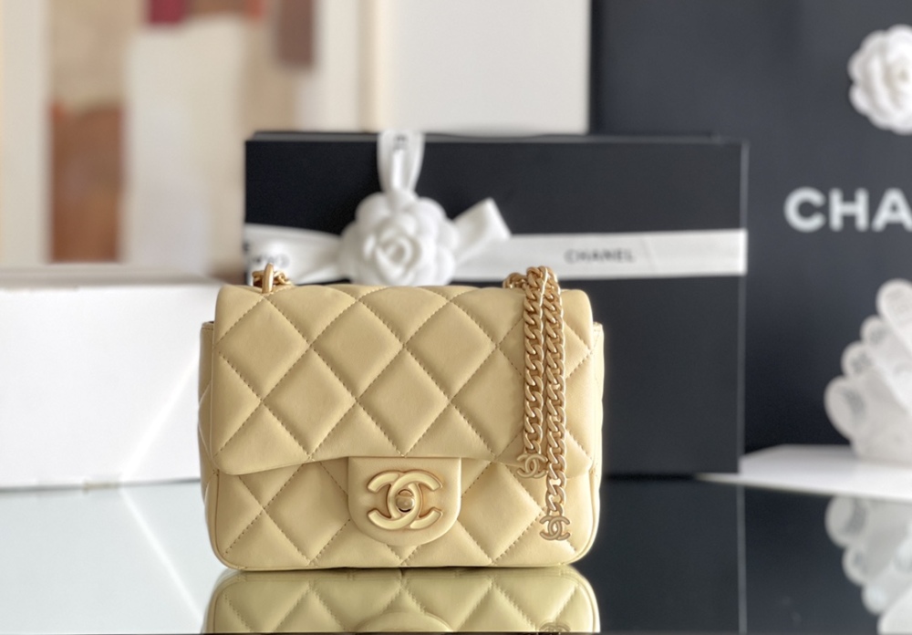 Chanel 22p  mini CF Mirror Boutique