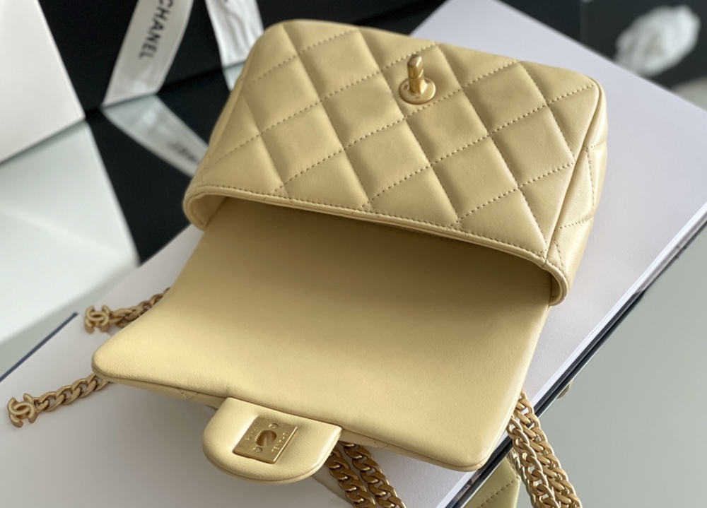 Chanel 22p  mini CF Mirror Boutique