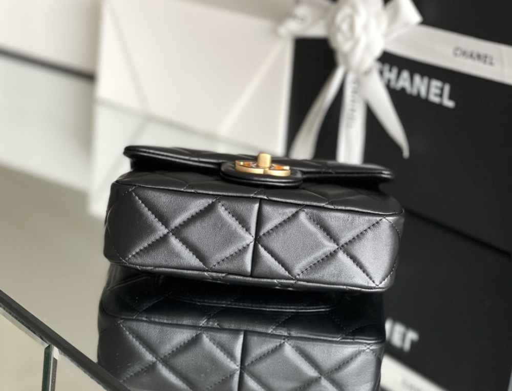 Chanel 22p  mini CF Mirror Boutique