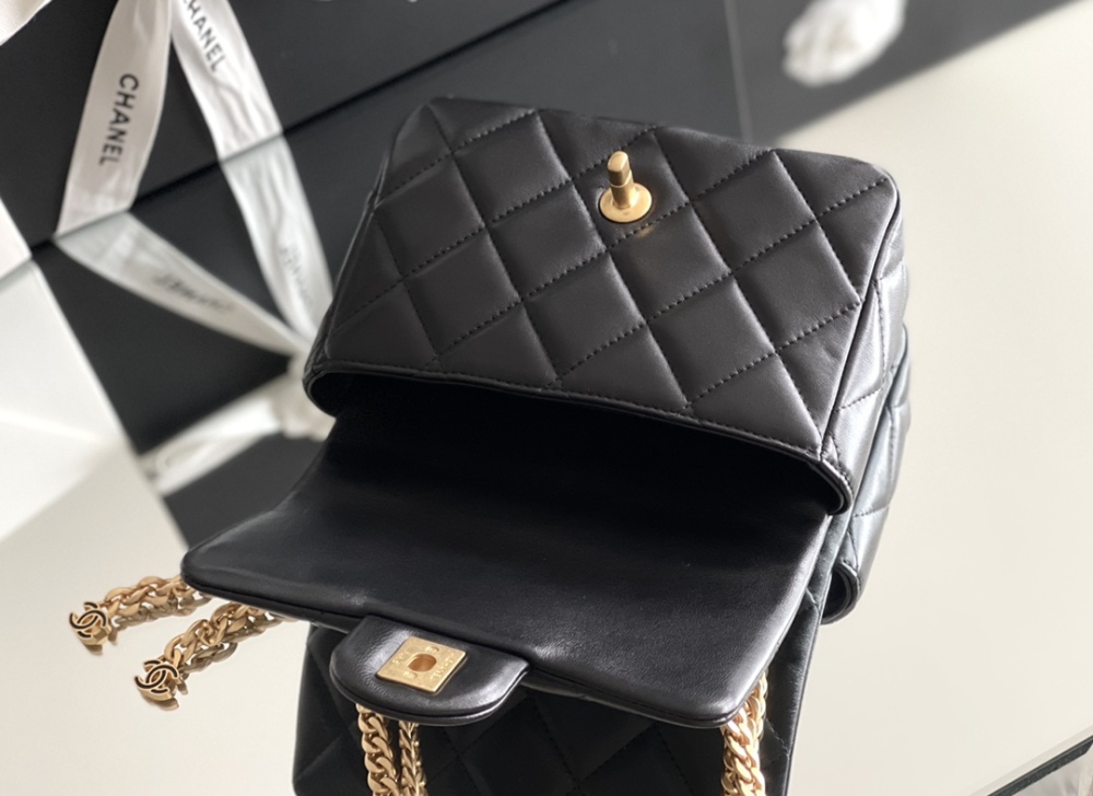 Chanel 22p  mini CF Mirror Boutique