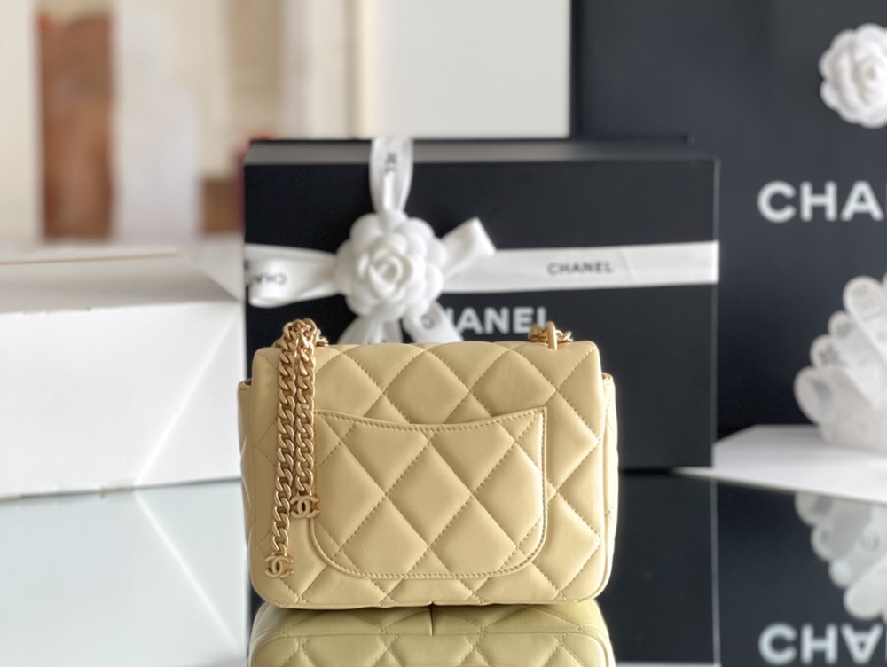 Chanel 22p  mini CF Mirror Boutique