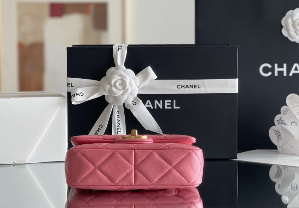 Chanel 22p  mini CF Mirror Boutique