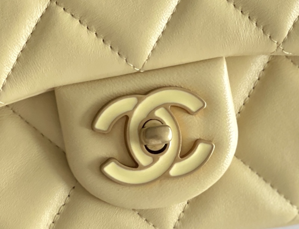 Chanel 22p  mini CF Mirror Boutique