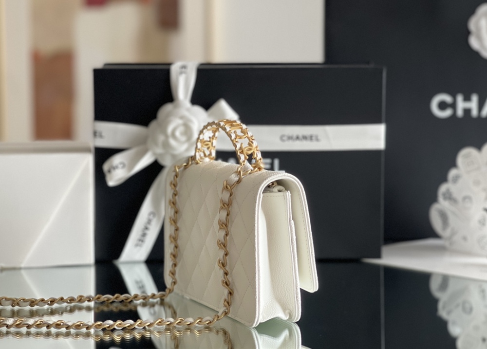 Chanel 22s WOC Mirror Boutique