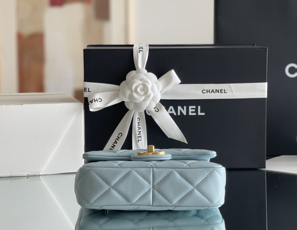Chanel 22p  mini CF Mirror Boutique