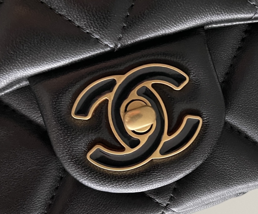 Chanel 22p  mini CF Mirror Boutique