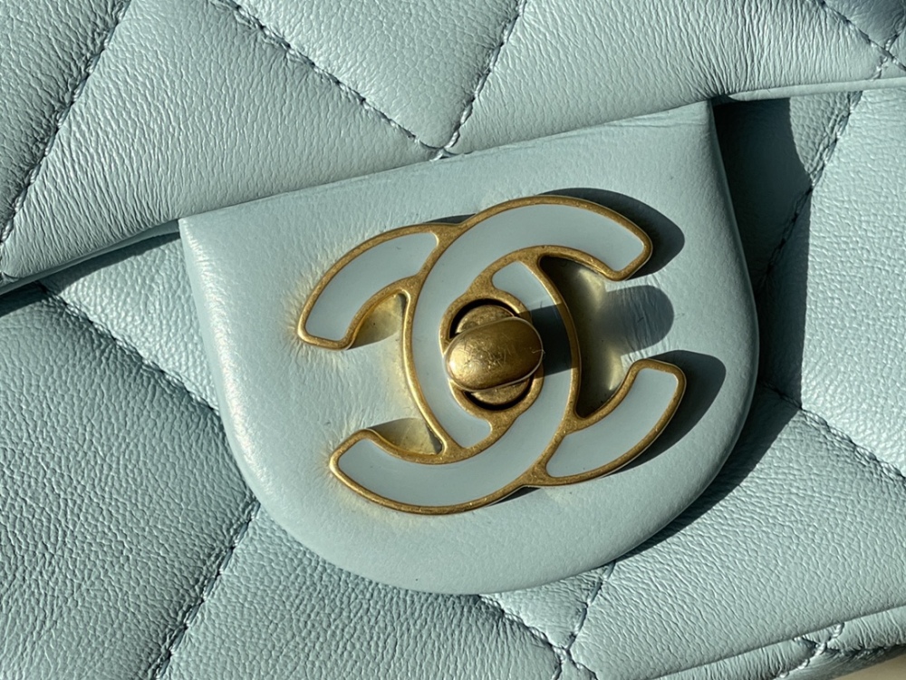 Chanel 22p  mini CF Mirror Boutique