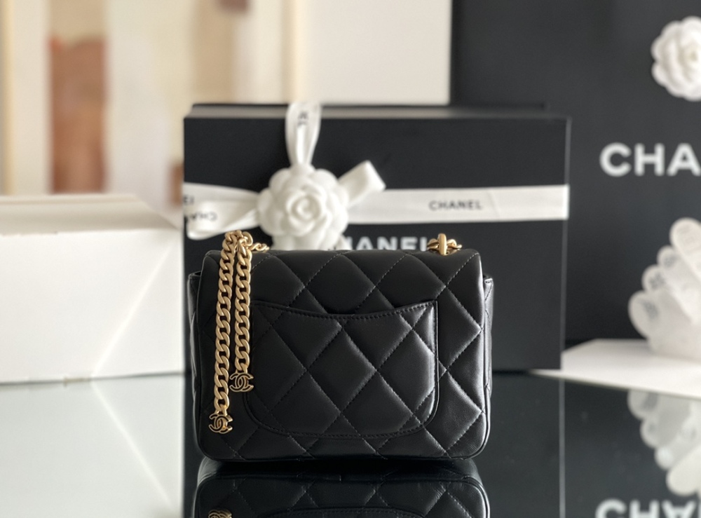 Chanel 22p  mini CF Mirror Boutique