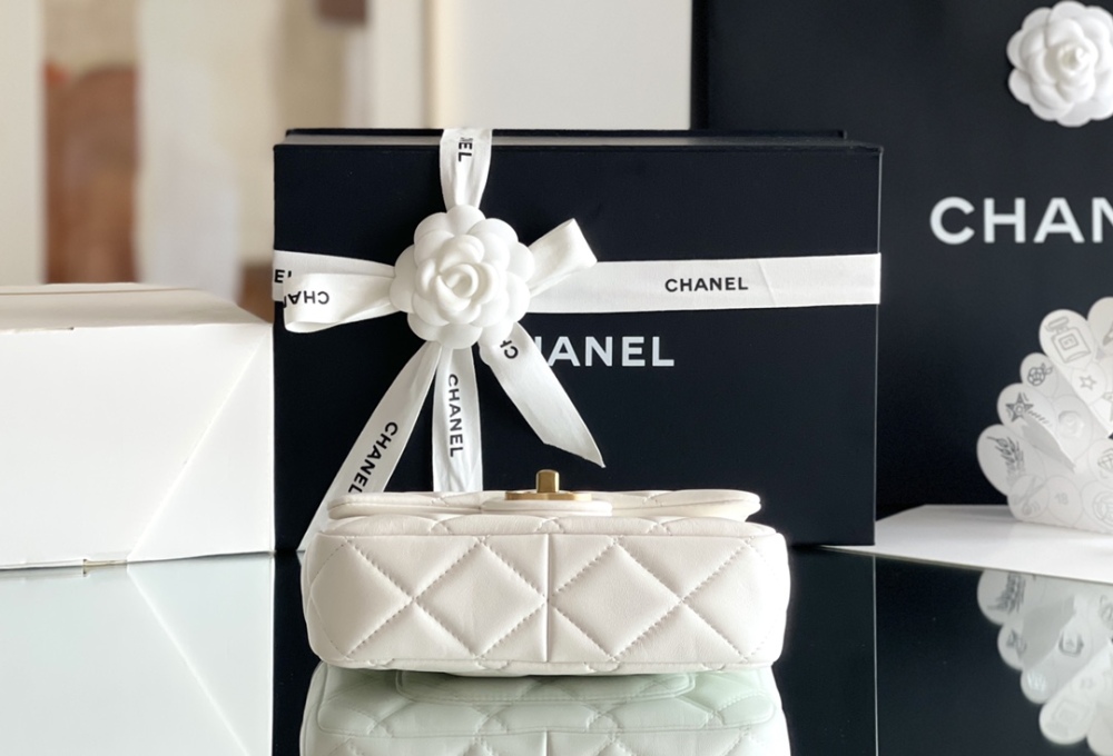 Chanel 22p  mini CF Mirror Boutique