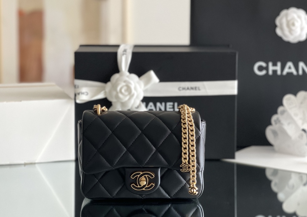 Chanel 22p  mini CF Mirror Boutique