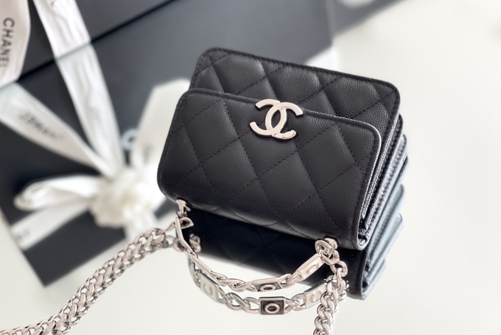 Chanel 22s mini wallet Mirror Boutique