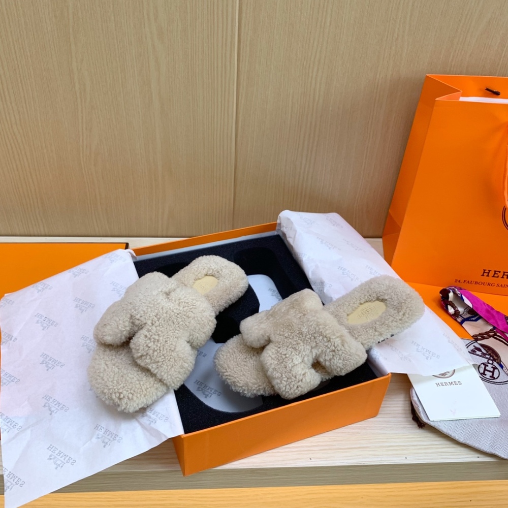 Hermes Slippers