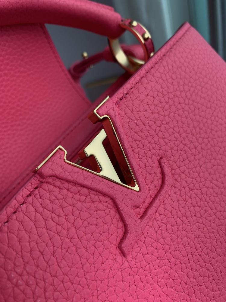 Louis Vuitton Capucines Mirror boutique