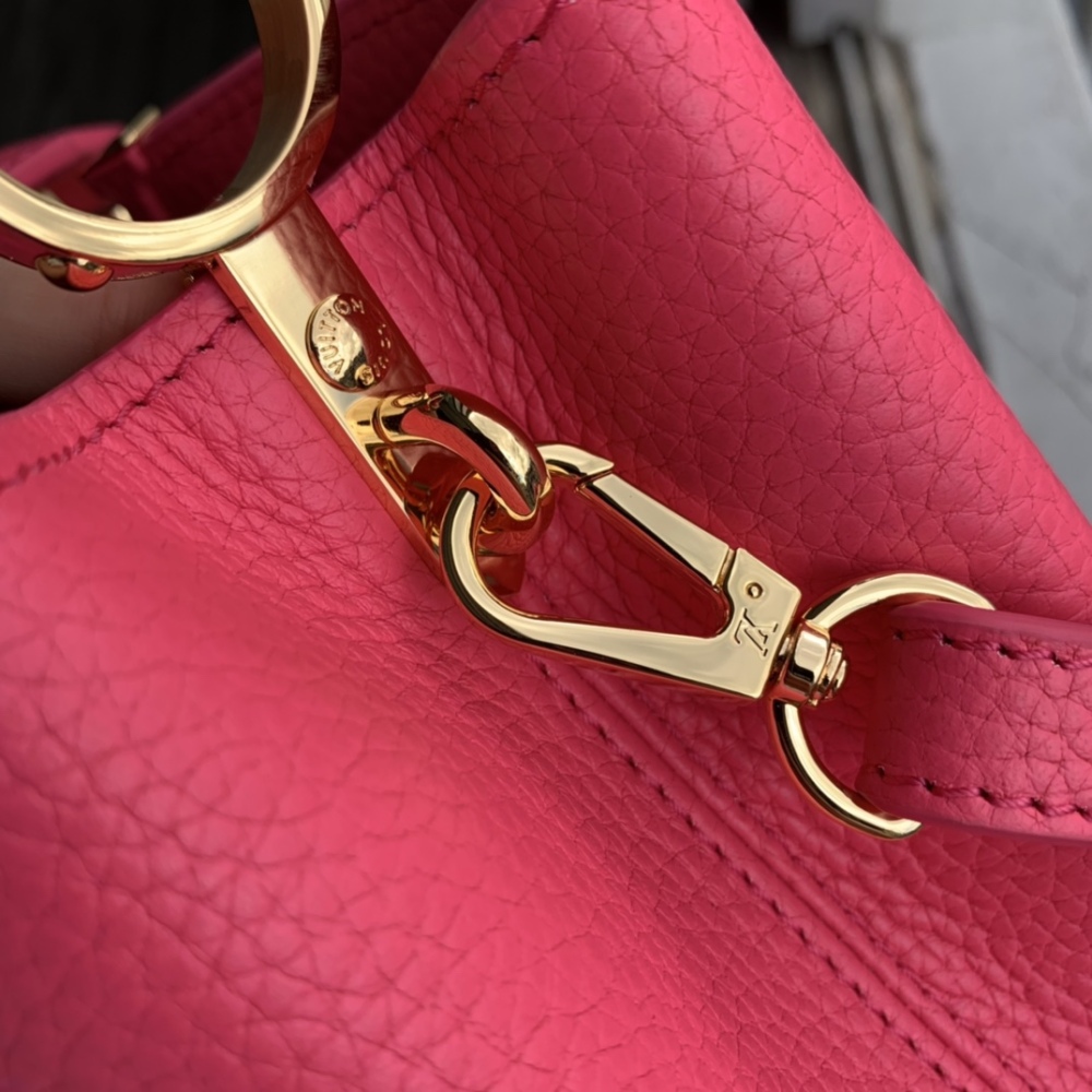 Louis Vuitton Capucines Mirror boutique