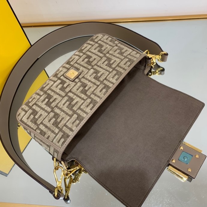 Fendi Baguette 26cm Mirror Boutique