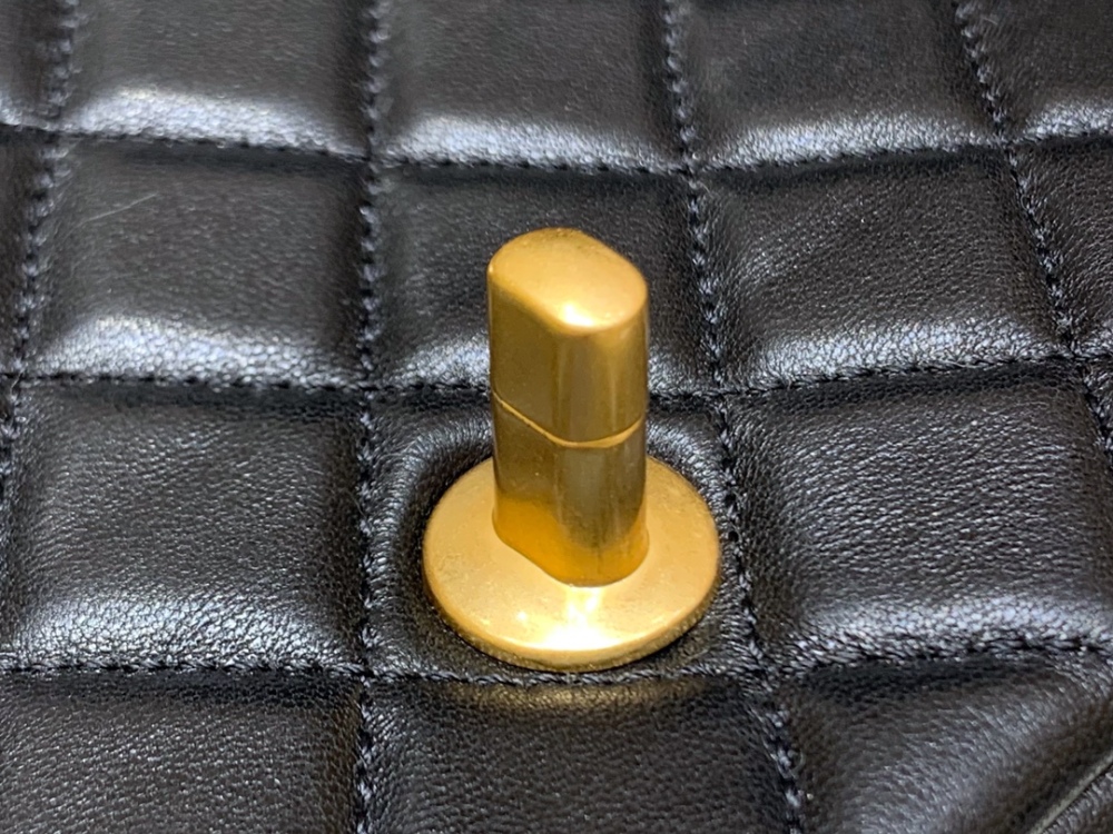 Chanel Classic flap bag Mirror Boutique