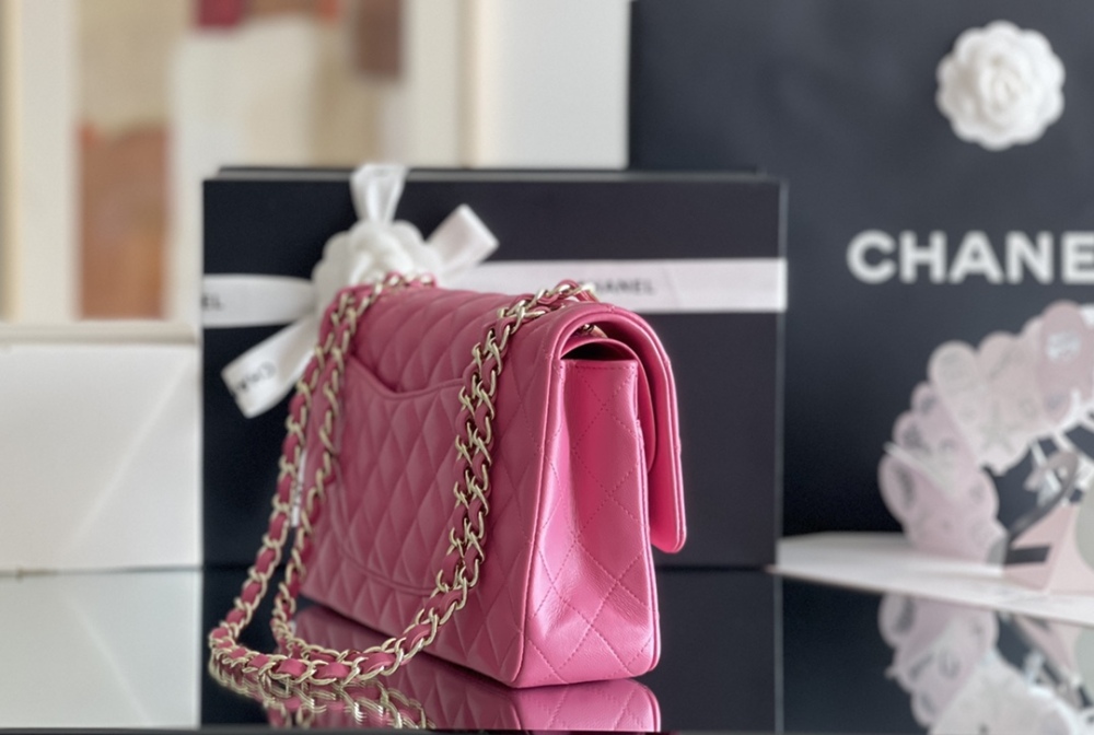 Chanel 𝘾𝙡𝙖𝙨𝙨𝙞𝙘 𝙁𝙡𝙖𝙥 bag MM 25cm Mirror Boutique