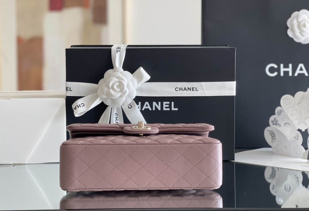 Chanel 𝘾𝙡𝙖𝙨𝙨𝙞𝙘 𝙁𝙡𝙖𝙥 bag 23cm Mirror Boutique