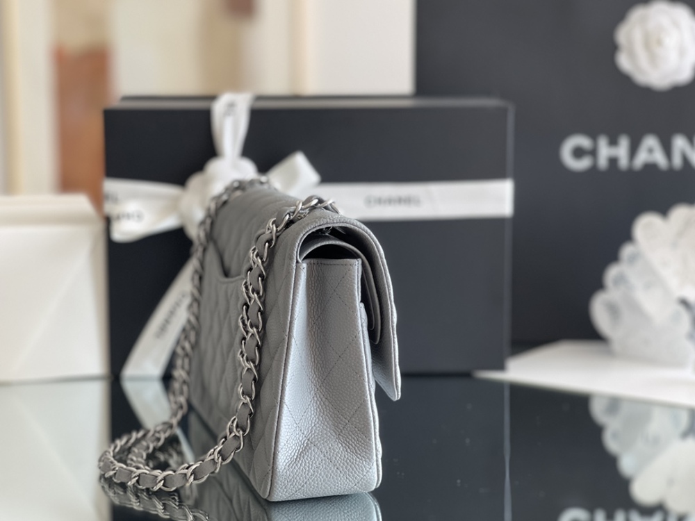 Chanel 𝘾𝙡𝙖𝙨𝙨𝙞𝙘 𝙁𝙡𝙖𝙥 bag MM 25cm Mirror Boutique