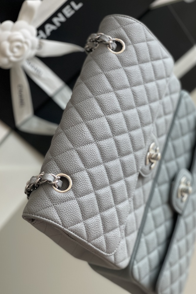 Chanel 𝘾𝙡𝙖𝙨𝙨𝙞𝙘 𝙁𝙡𝙖𝙥 bag MM 25cm Mirror Boutique