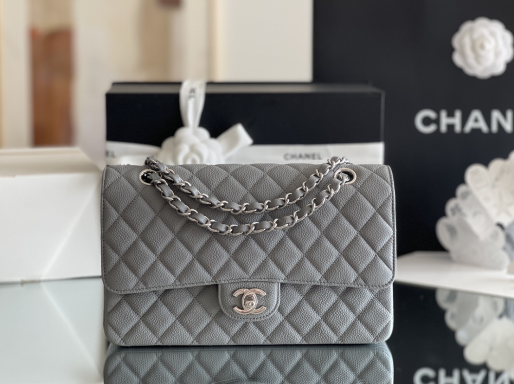 Chanel 𝘾𝙡𝙖𝙨𝙨𝙞𝙘 𝙁𝙡𝙖𝙥 bag MM 25cm Mirror Boutique