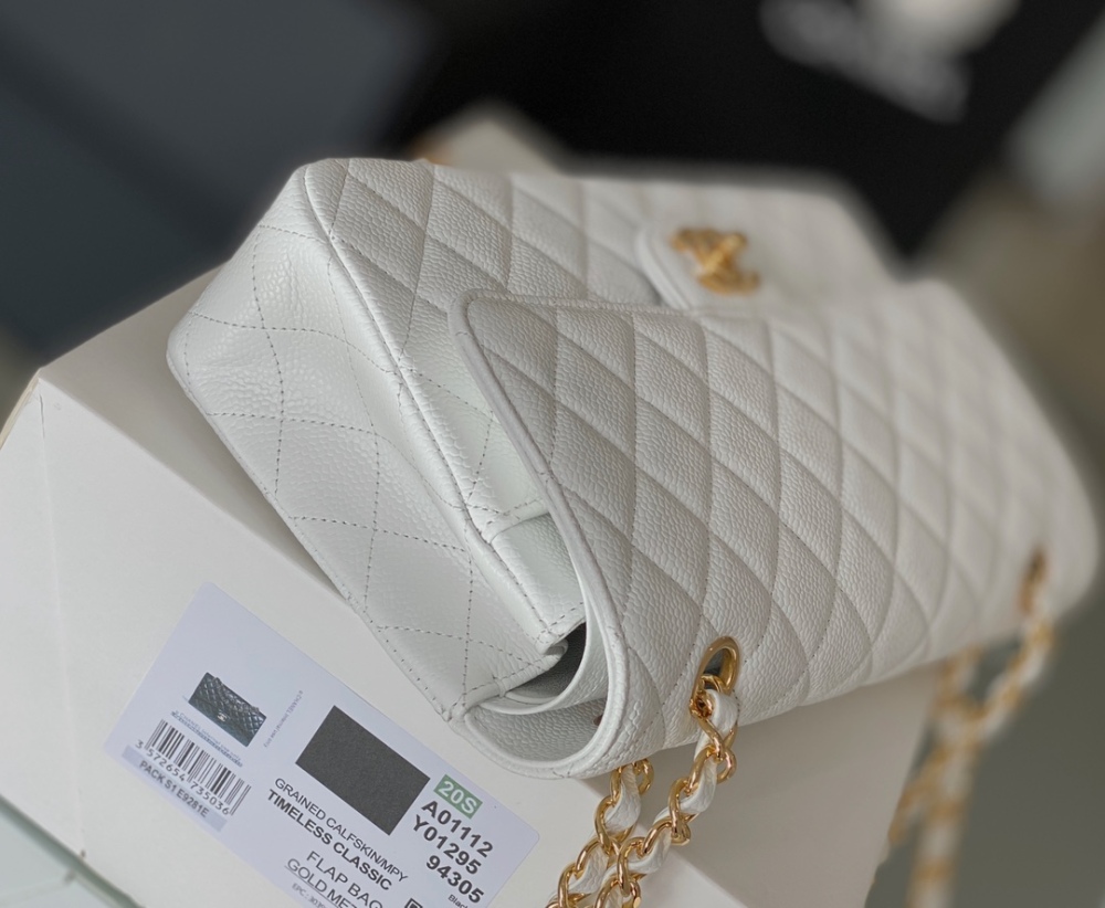 Chanel 𝘾𝙡𝙖𝙨𝙨𝙞𝙘 𝙁𝙡𝙖𝙥 bag MM 25cm Mirror Boutique