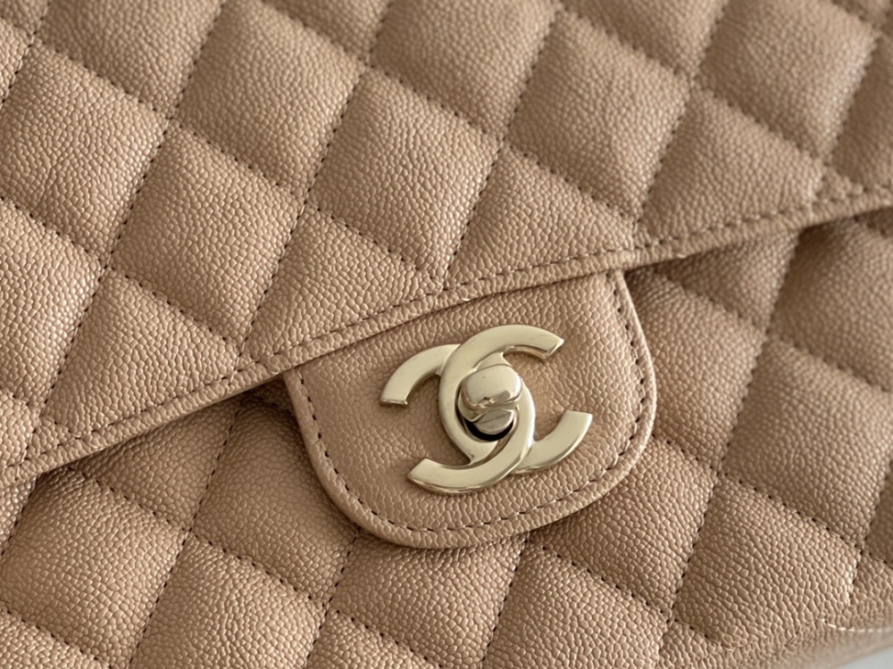 Chanel 𝘾𝙡𝙖𝙨𝙨𝙞𝙘 𝙁𝙡𝙖𝙥 bag MM 25cm Mirror Boutique