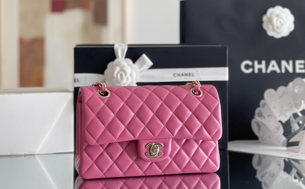 Chanel 𝘾𝙡𝙖𝙨𝙨𝙞𝙘 𝙁𝙡𝙖𝙥 bag 23cm Mirror Boutique