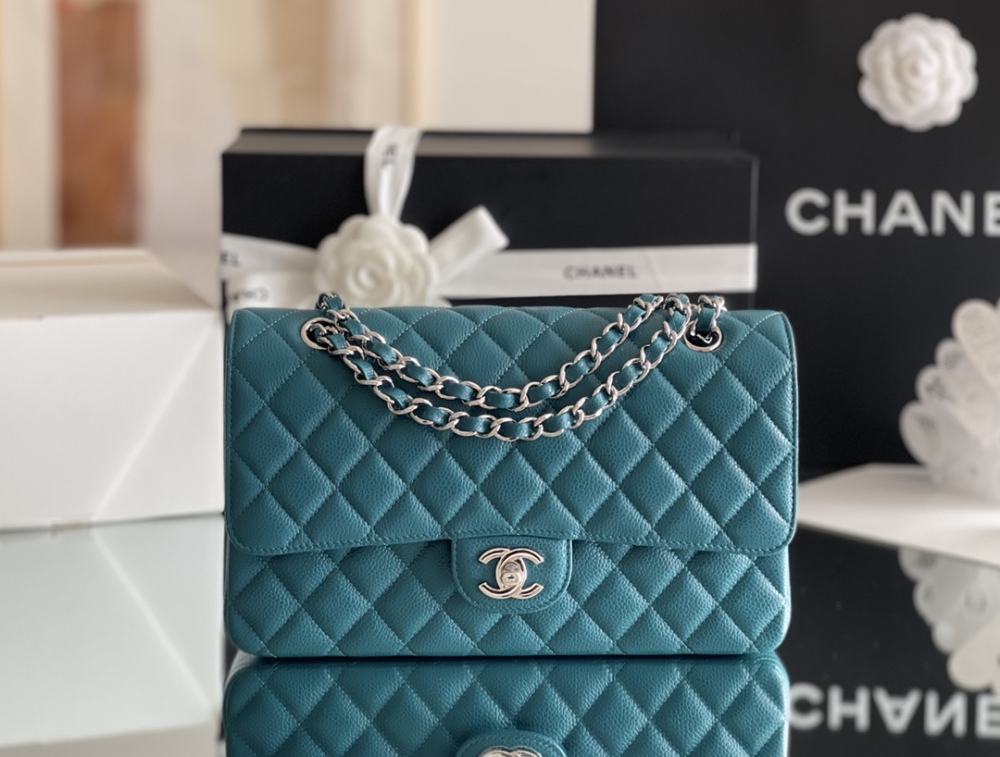 Chanel 𝘾𝙡𝙖𝙨𝙨𝙞𝙘 𝙁𝙡𝙖𝙥 bag MM 25cm Mirror Boutique