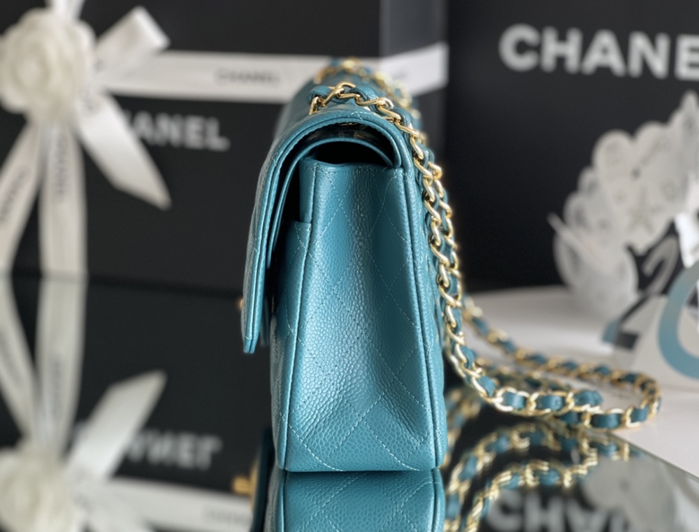 Chanel 𝘾𝙡𝙖𝙨𝙨𝙞𝙘 𝙁𝙡𝙖𝙥 bag MM 25cm Mirror Boutique